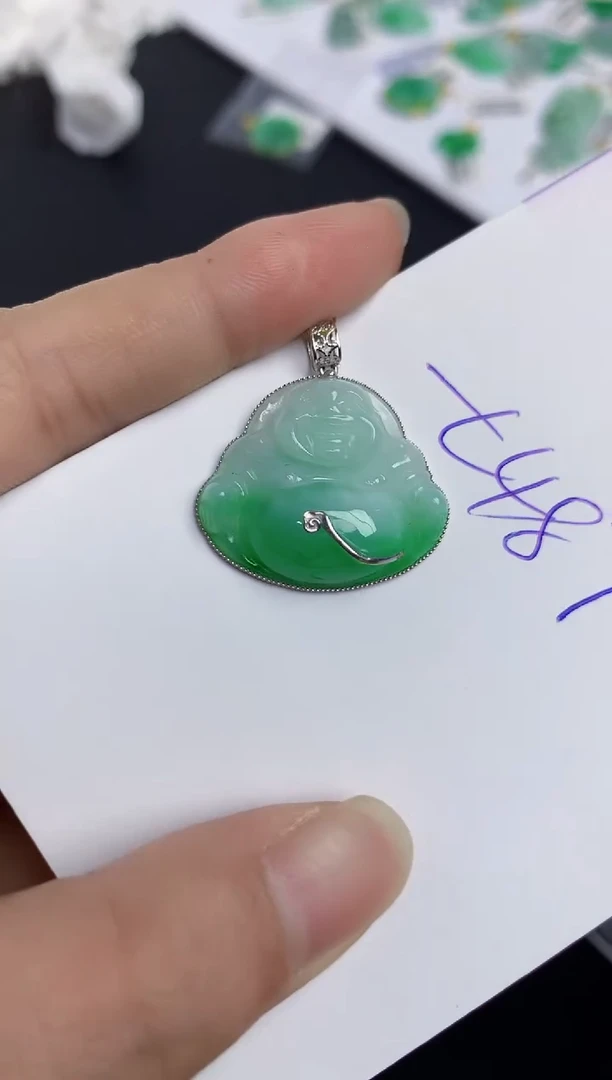 翡翠18K金镶嵌颈饰11111111