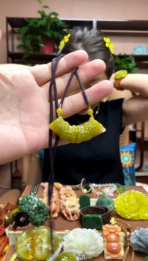 未镶嵌岫玉吊坠多样性发货发其中之一