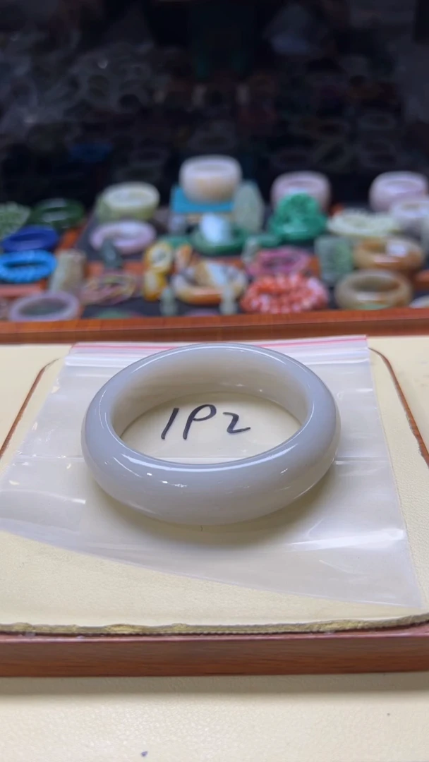 未镶嵌手镯石英质玉柿****8192