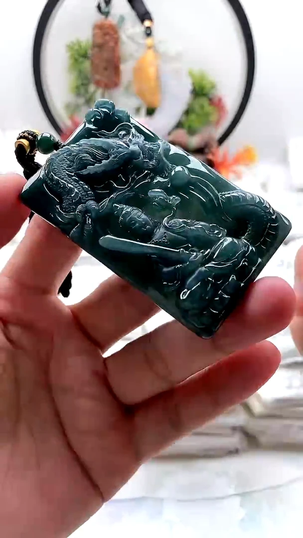 颈饰未镶嵌翡翠虚空藏