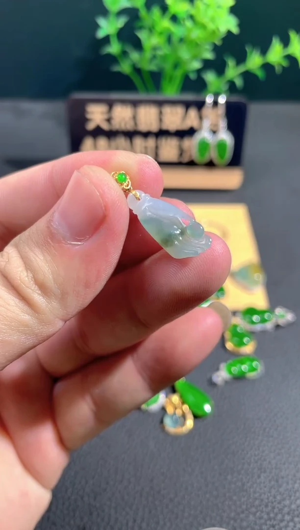 【闪购商品】翡翠颈饰18K金镶嵌翡翠