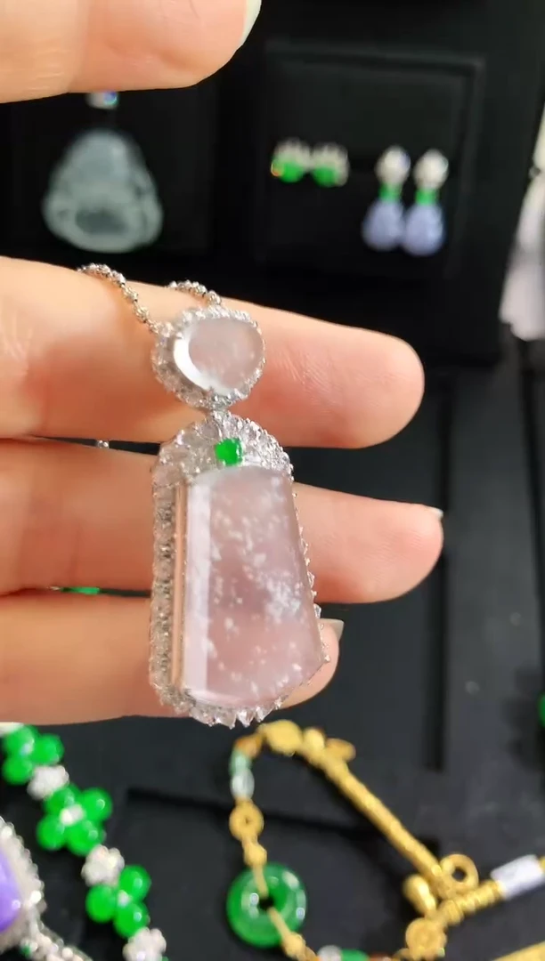 【闪购商品】翡翠吊坠(不含链)18K金镶嵌吊坠