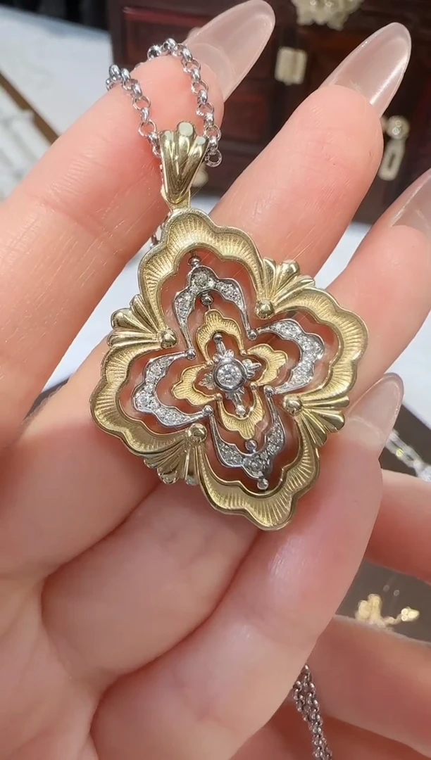 【闪购商品】钻石颈饰18K金镶嵌超大菱形项链