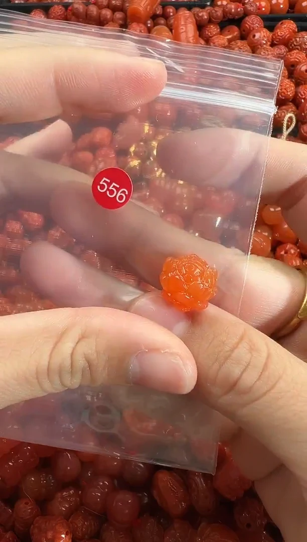 颈饰未镶嵌南红玛瑙1