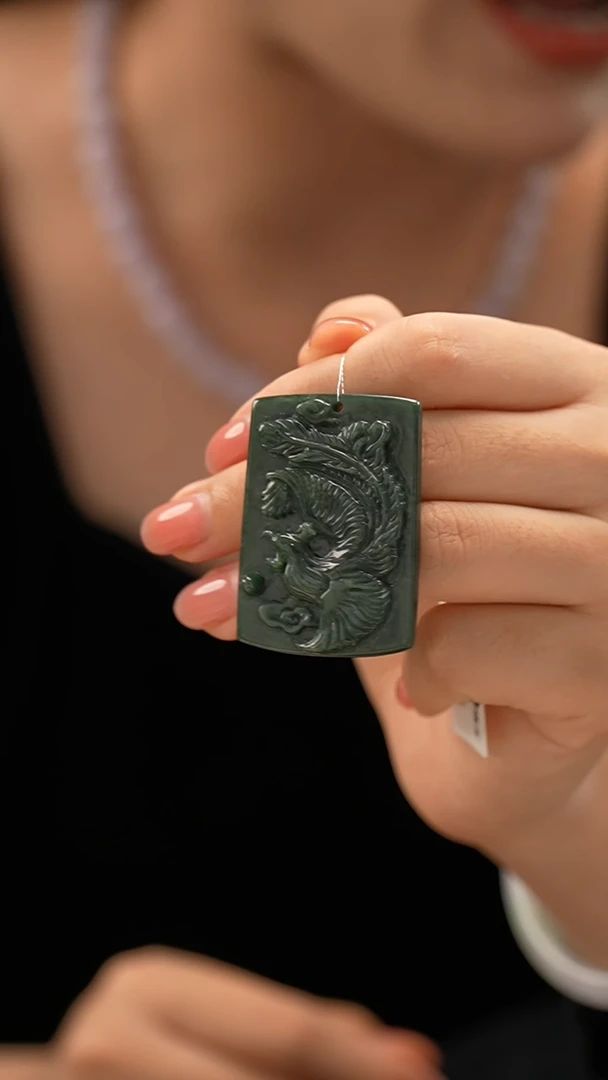 翡翠未镶嵌颈饰翡翠凤牌