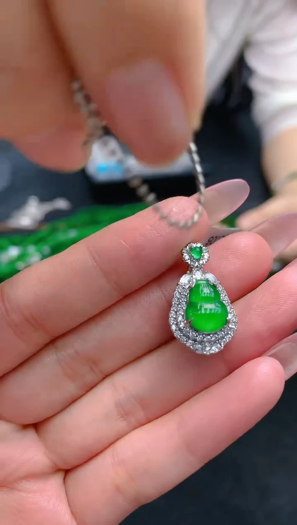 翡翠未镶嵌颈饰天然A货翡翠