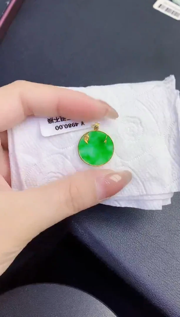 颈饰18K金镶嵌翡翠缅甸天然翡翠A货