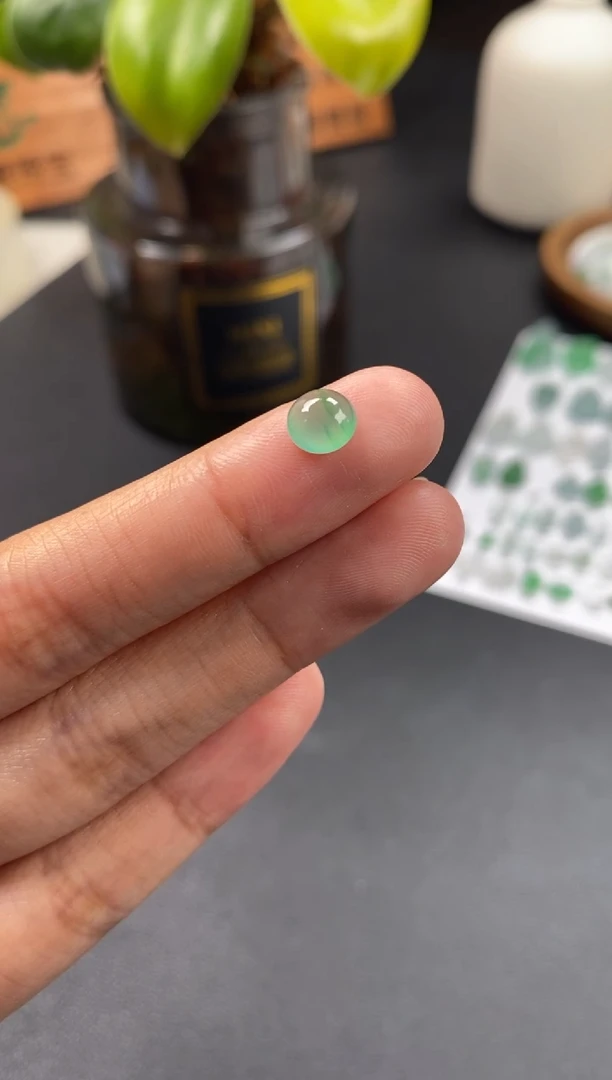 翡翠未镶嵌颈饰翡翠冰绿蛋面