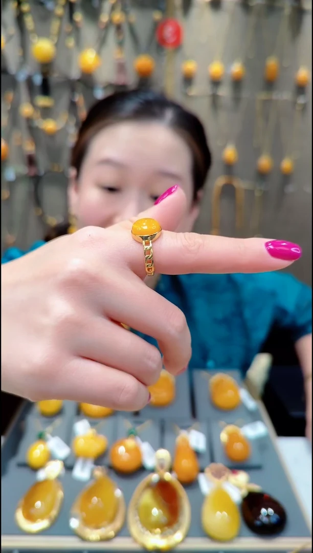 【闪购商品】蜜蜡戒指银S925镀金镶嵌A974蜜蜡戒指