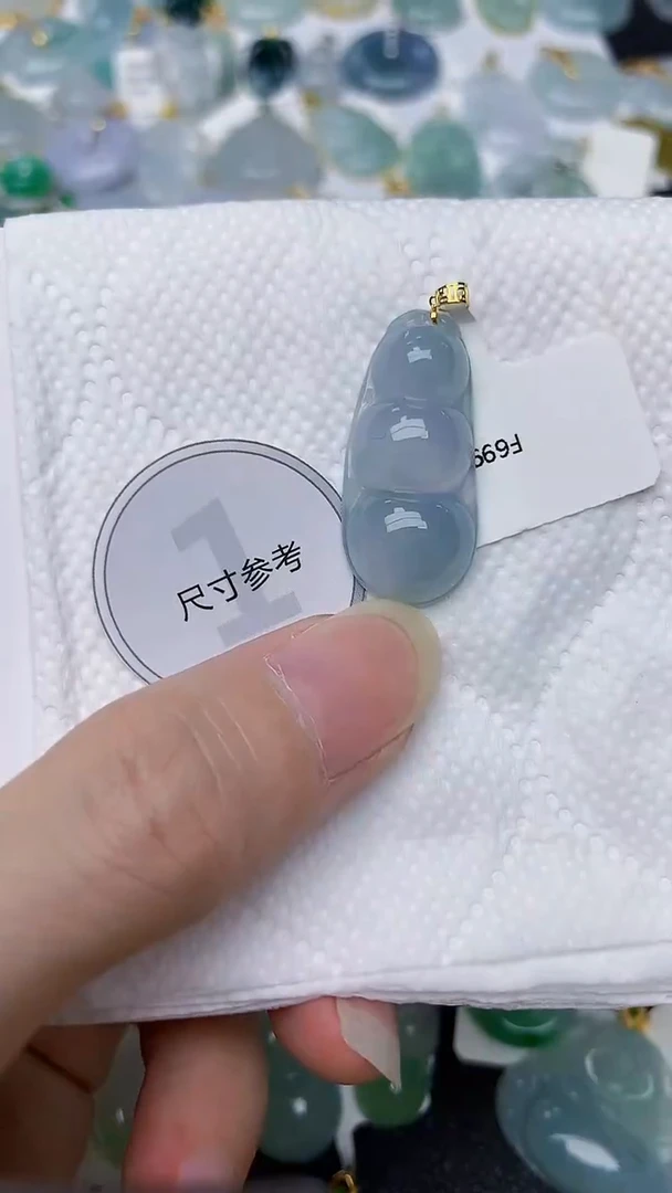 颈饰18K金镶嵌翡翠天然A货翡翠