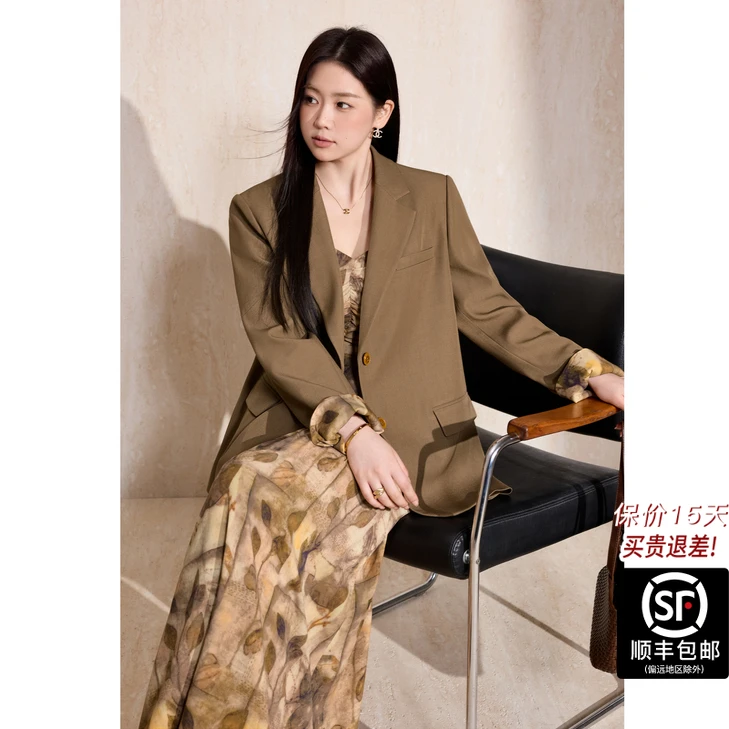 蓝语大码女装复古优雅咖色廓形西装外套搭配吊带连衣裙两件套爱了