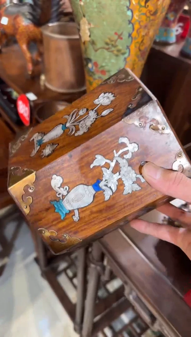 木木头款花梨博古瓶笔筒168