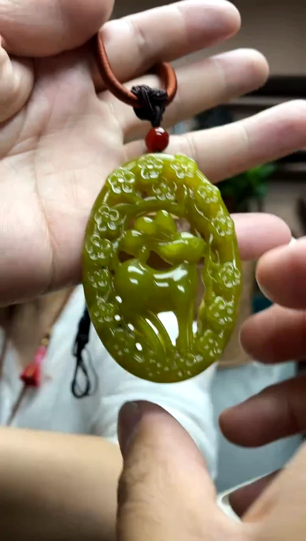 岫玉未镶嵌吊坠·