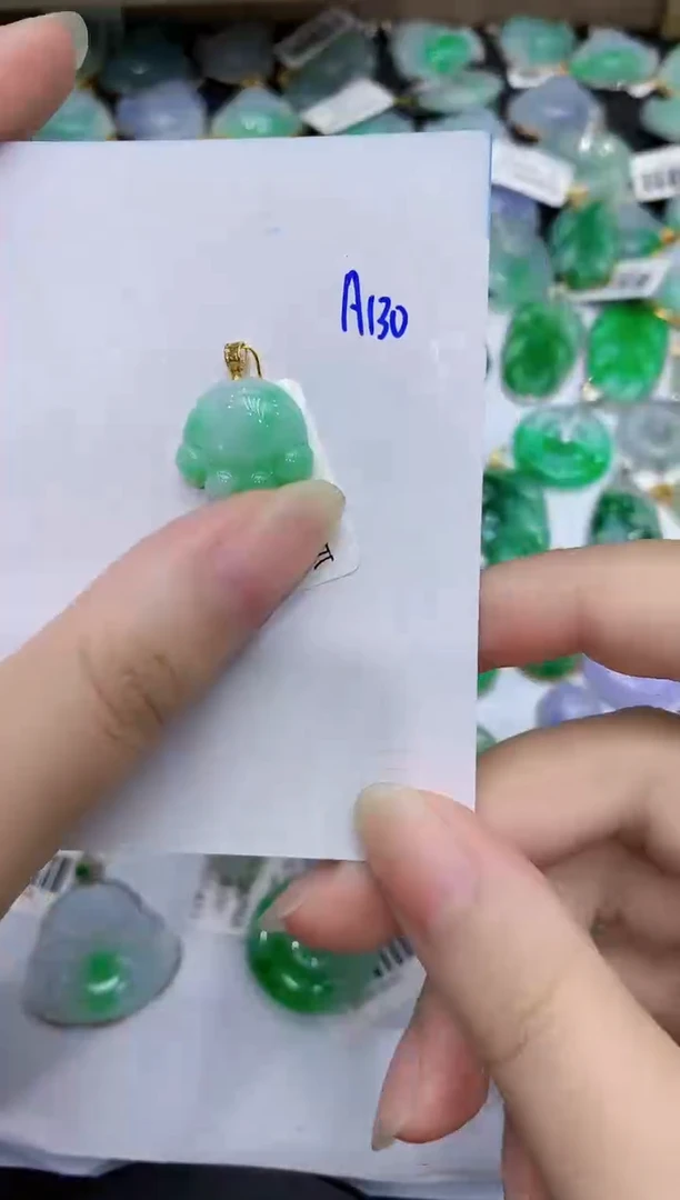 翡翠18K金镶嵌颈饰111111111