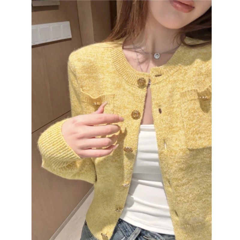 黄色圆领长袖针织开衫女2025秋冬新款高级感纯欲修身别致绝美上衣