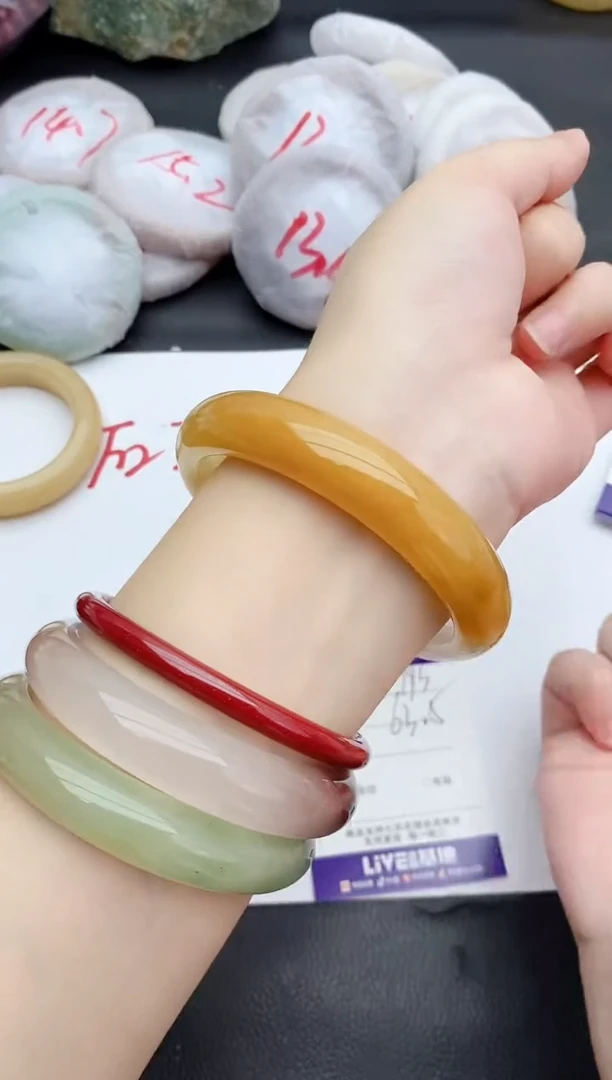未镶嵌手镯石英质玉193+63.5