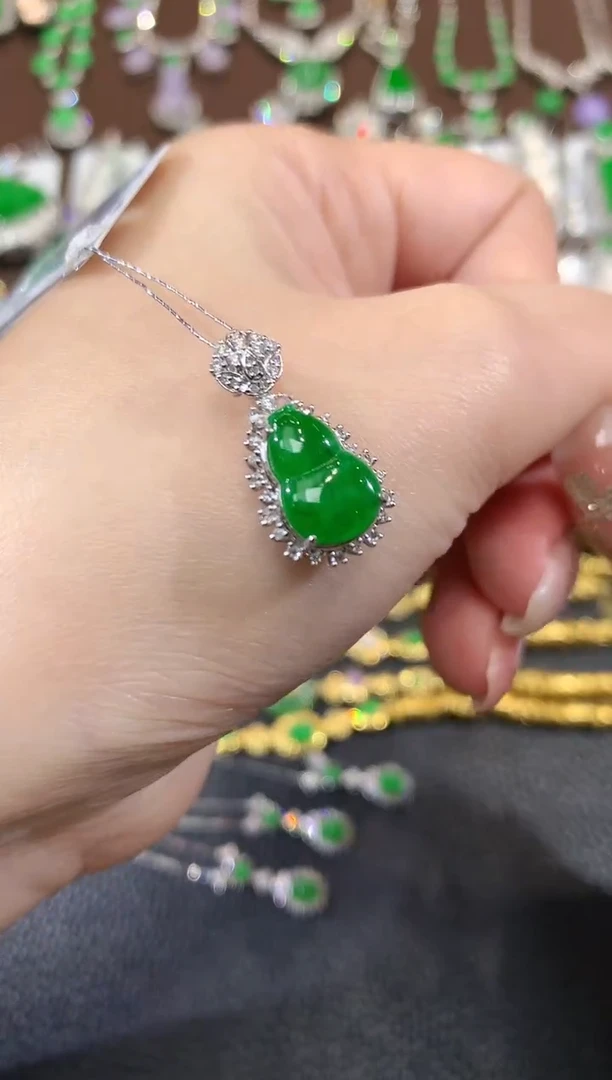 吊坠(不含链)18K金镶嵌翡翠A46
