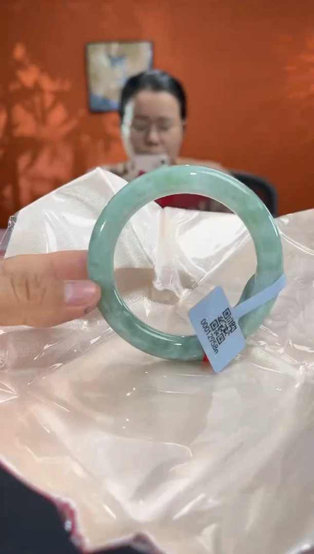 未镶嵌手镯翡翠翡翠手镯（微瑕）