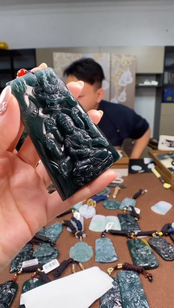 颈饰未镶嵌翡翠多样性发其一