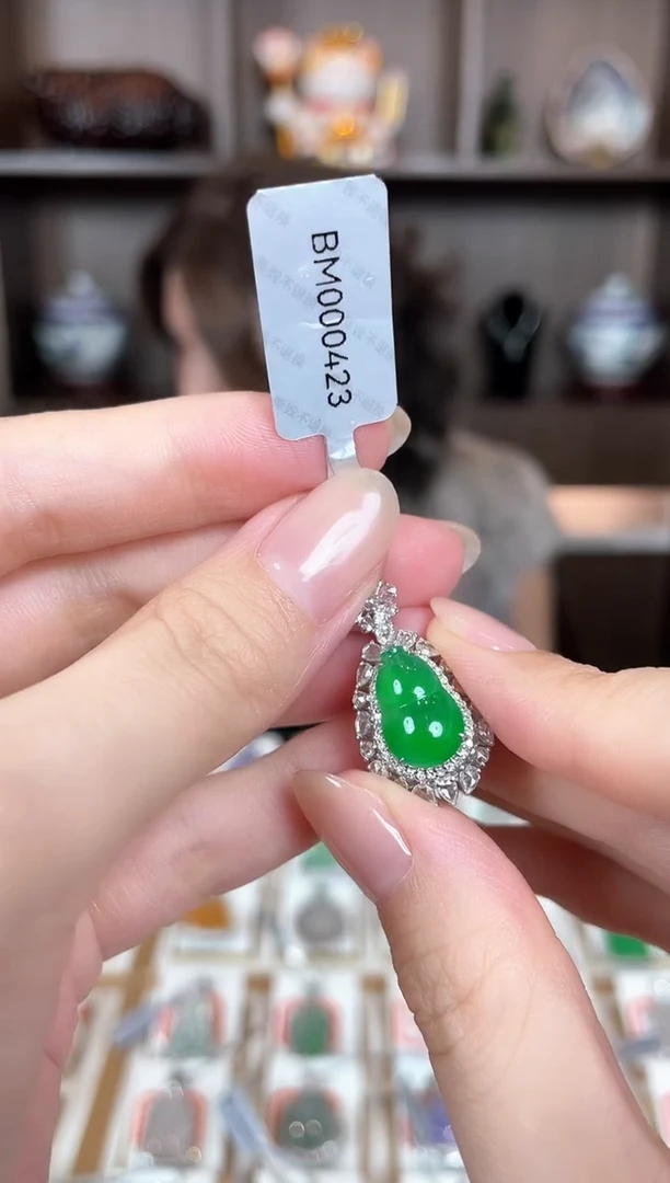 【闪购商品】翡翠吊坠(不含链)18K金镶嵌【宝妈珠宝精选】天然翡翠