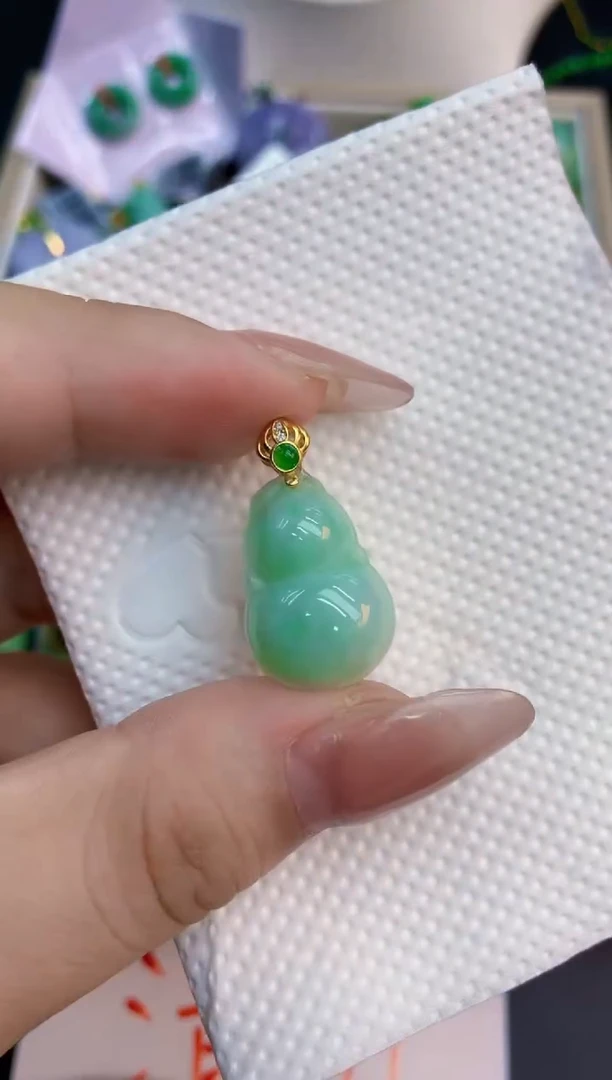 翡翠未镶嵌颈饰1