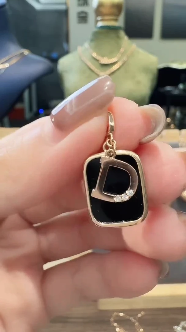 玛瑙/玉髓吊坠(不含链)18K金镶嵌18K金钻石D牌吊坠