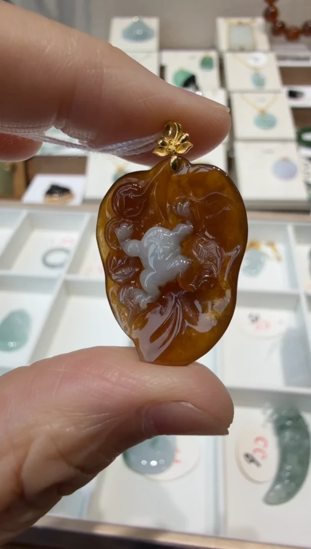 18K金镶嵌挂件翡翠A货翡翠多样性孤品