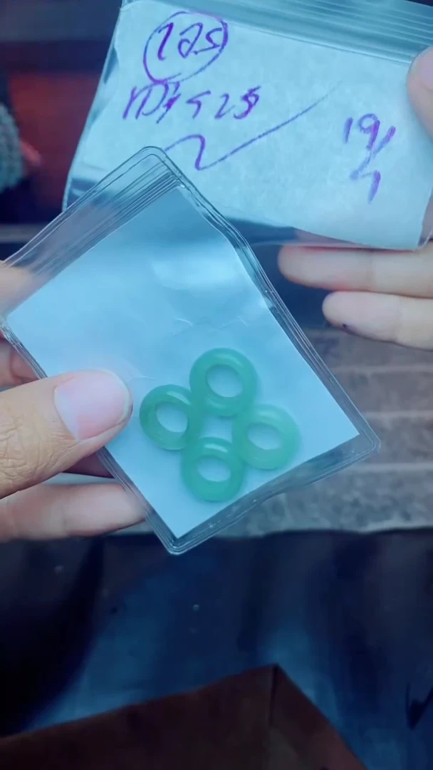 【闪购商品】定制翡翠未镶嵌戒圈