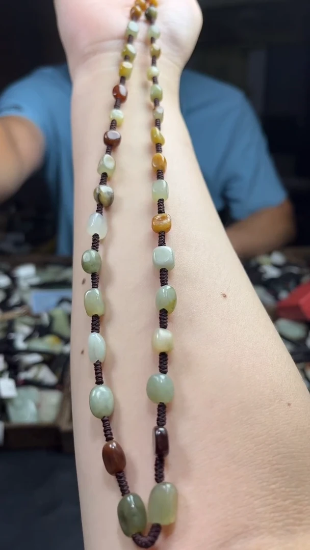 和田玉未镶嵌颈饰·