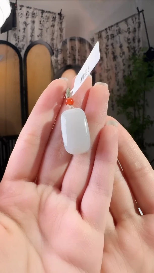 和田玉未镶嵌颈饰无事牌