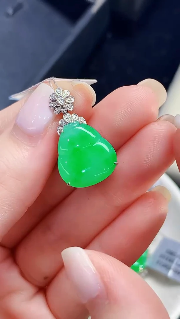 吊坠(不含链)18K金镶嵌翡翠L0525多样性发其一