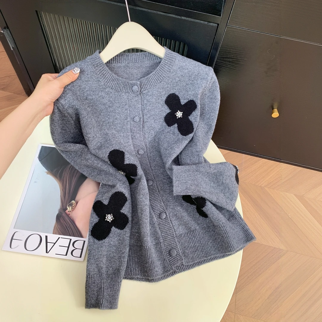 G731#大码设计高级花朵刺绣针织开衫女秋冬复古软糯百搭灰色毛衣