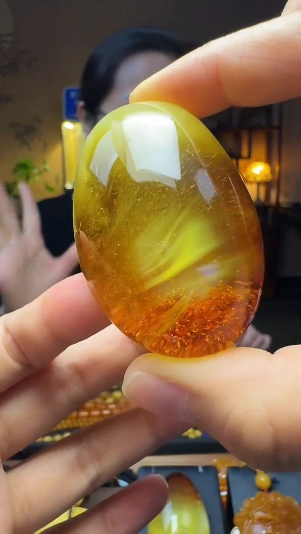 蜜蜡吊坠(赠链)未镶嵌蜜蜡水滴套装  （送链子）