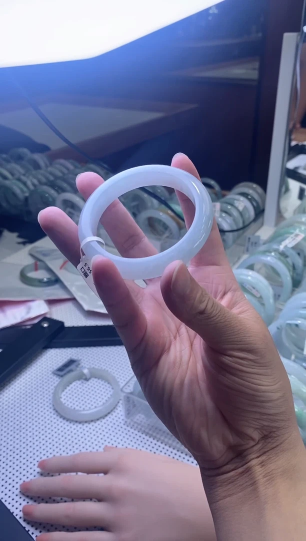 翡翠手镯未镶嵌4012