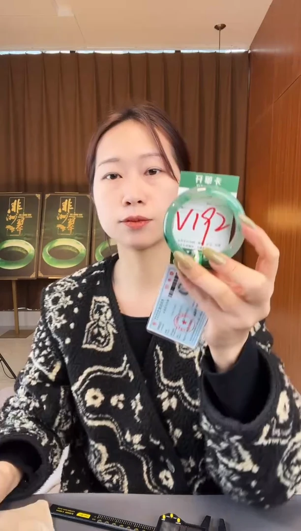【闪购商品】石英质玉手镯未镶嵌非洲翠