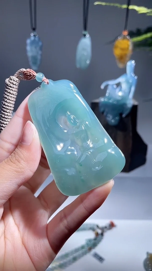 颈饰未镶嵌翡翠观音自在