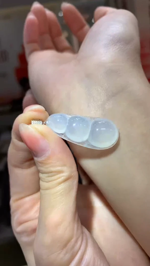 颈饰18K金镶嵌翡翠|不退不换