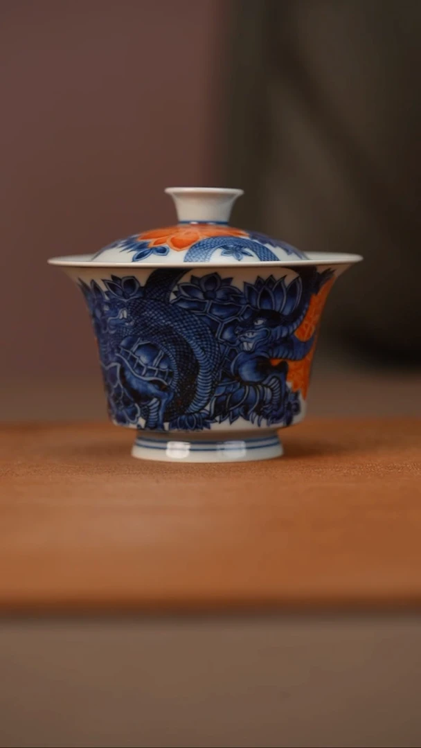 陶瓷又见春风青花矾红玄武马蹄盖碗