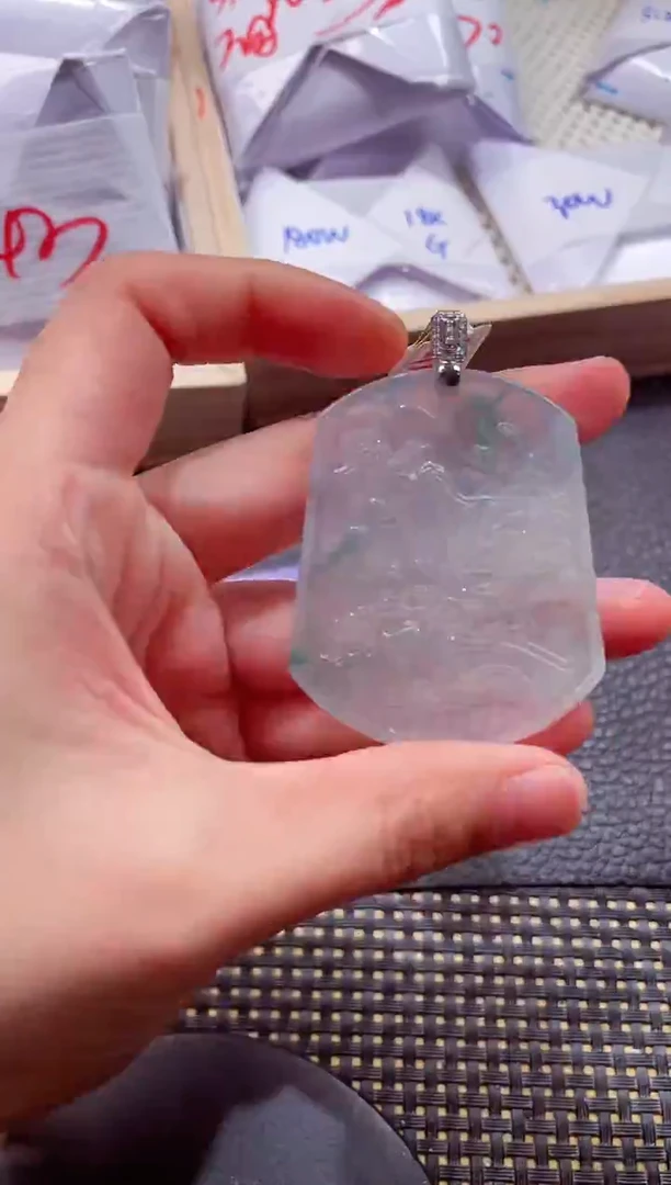 颈饰18K金镶嵌翡翠000111