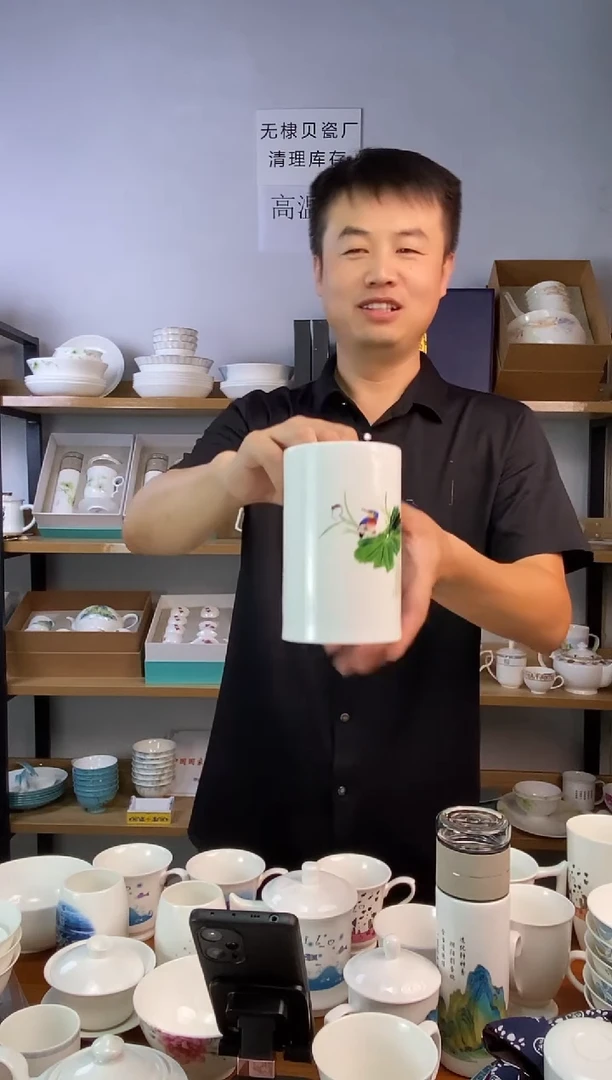 瓷笔筒翠鸟荷花1个