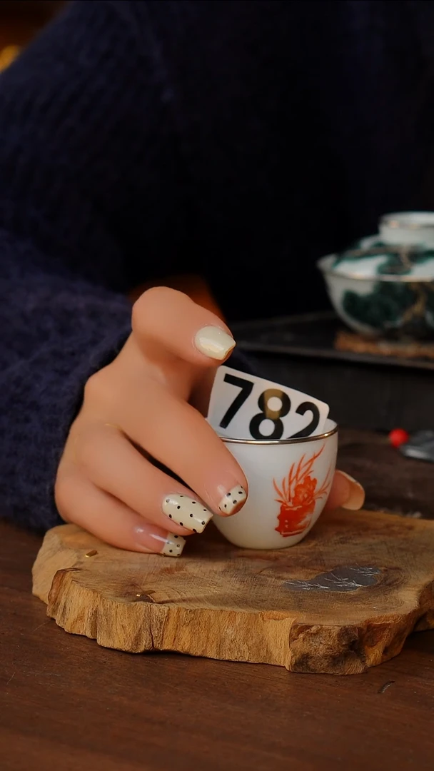 包银兰花杯...782
