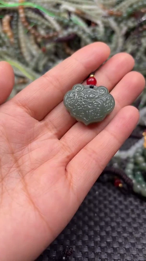 颈饰未镶嵌和田玉1