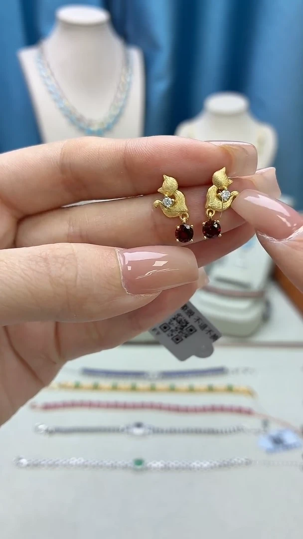 银S925镶嵌耳饰石榴石315JH0101产品一个（多样性）