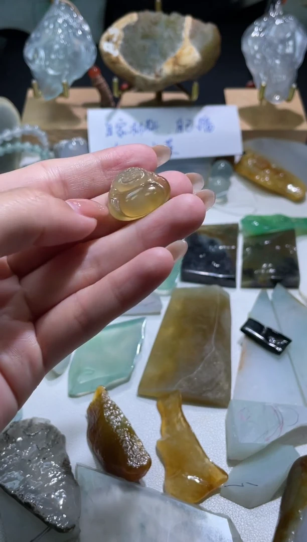 未镶嵌定制翡翠佛公
