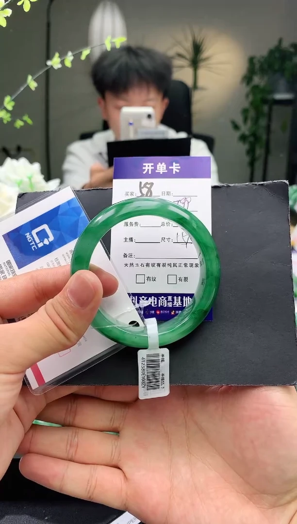 【闪购商品】石英质玉手镯未镶嵌58序号圈口55+