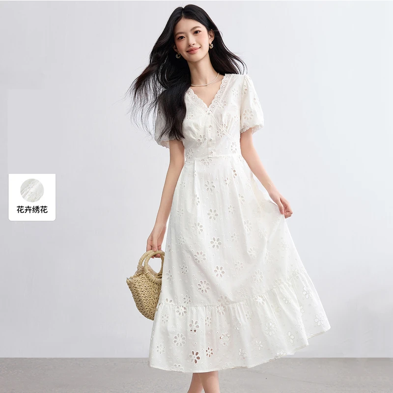 尚都比拉【花卉绣花】通勤花边V领珠扣灯笼袖女神A字连衣裙I2079