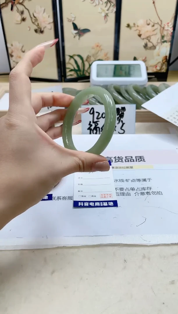 【闪购商品】石英质玉手镯未镶嵌37/57.8