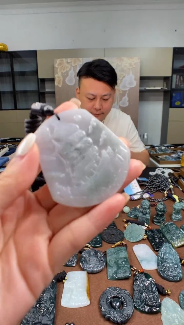 颈饰未镶嵌翡翠 多样性发其一