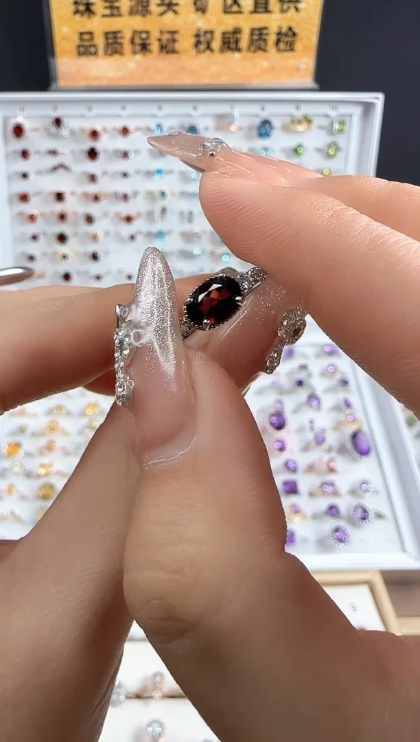 【闪购商品】石榴石戒指银S925镶嵌鸽血红天然石榴石戒指