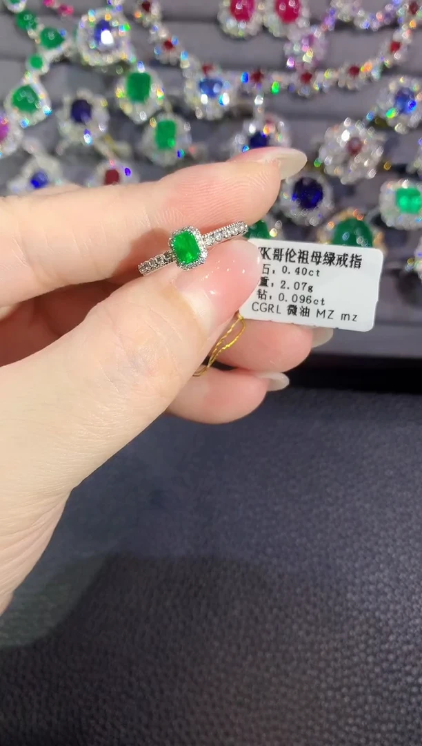 18K金镶嵌戒指祖母绿A49